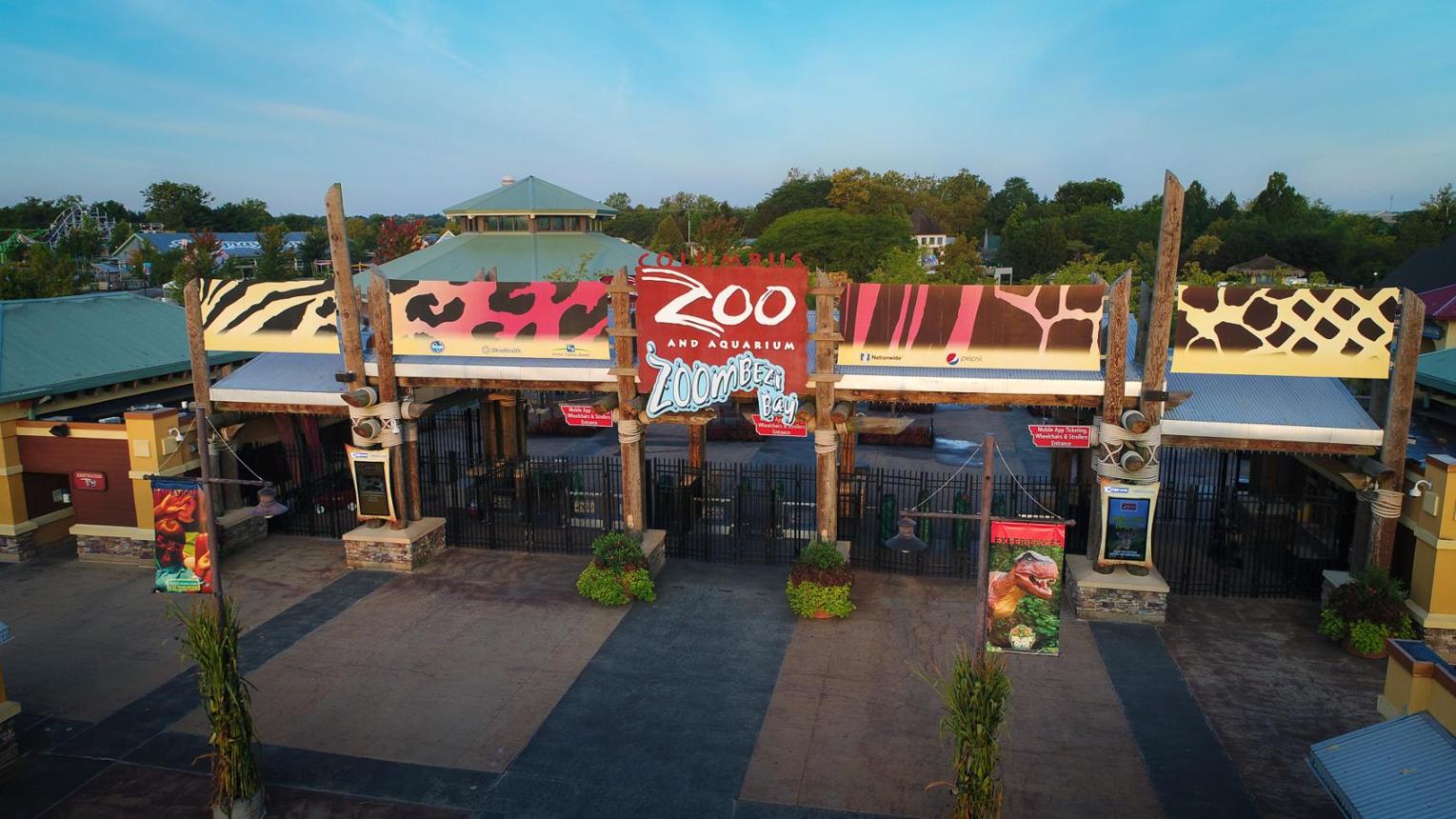 Columbus Zoo and Aquarium entrance and animal exhibits in Ohio