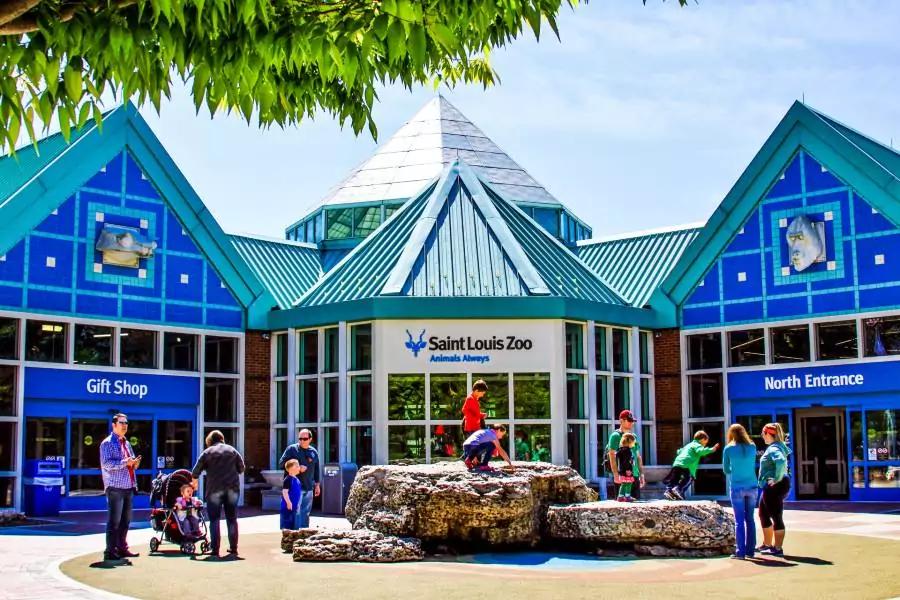 Saint Louis Zoo entrance and exhibits in Forest Park